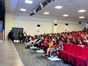 İ̇ngilizce Öğretiminde Yeni Teknolojilerin Entegrasyonu İçin Bir Araya Gelindi