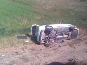 Kontrolden Çıkan Otomobil Şarampole Uçtu; 2 Yaralı