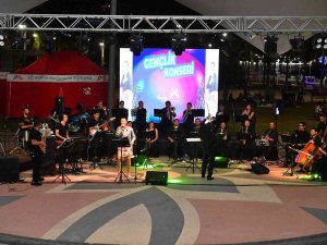 Gençler, Gençlik Konserinde Kent Orkestrası İle Coştu