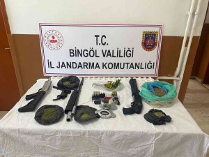 Bingöl’de Düzenlenen Operasyonda Silahlar Ve Uyuşturucu Ele Geçirildi: 2 Gözaltı