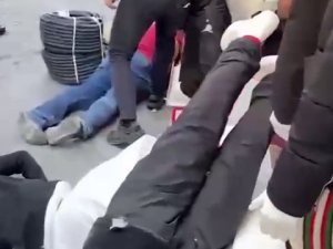 Fatih’te Husumetli İki Esnaf Arasında Silahlı Çatışma: 1’i Polis 5 Yaralı
