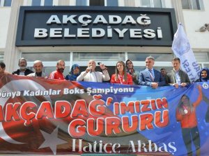 Şampiyon Akbaş, Akçadağ’da Coşkuyla Karşılandı