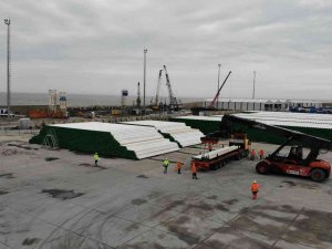 Karadeniz Gazının Karaya Çıkartılma Çalışmaları Sürüyor
