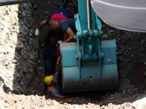 Osmaniye’de Göçük Altında Kalan İşçi Yaralandı