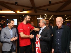 Vali Toraman Ve Rektör Göktaş Milli Takım İle Bir Araya Geldi