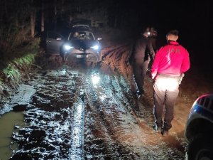 Çamura Saplanan Aracı Jandarma Kurtarıldı