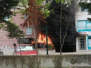 Benzin Alev Aldı: “Yangını Söndüreyim” Derken Kendi De Yandı, Ölümden Döndü
