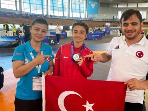 Lise Öğrencisi Aybüke Okul Sporlarında Dünya İkincisi Oldu