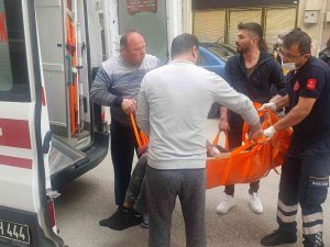 Kavga Ettiği Şahıs Tarafından Bıçaklandı, Kaçarak Canını Kurtardı