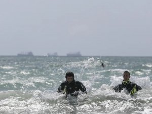 Mersin’de Denizde Kaybolan Genci Arama Çalışmaları Sürüyor
