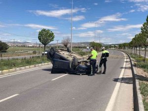 Düz Yolda Araç Ters Döndü, Sürücü Yaralandı