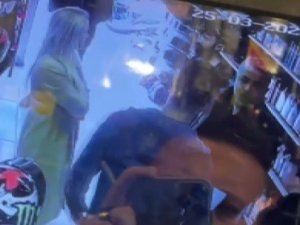 Konak Belediyesi Çalışanından Esnafa: "Senin İşi Hallettim, 10 Bin Lira Para Yazdım"