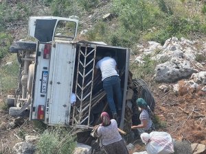 Yaylaya Giden Kamyonet Şarampole Yuvarlandı: 1 Yaralı