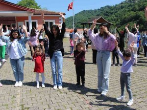 Avrasya Üniversitesi Öğrencileri Şalpazarı’nda Oyun Şenliği Düzenlediler