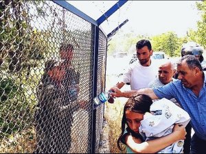 Araç Camından Uçan Kağıt Kazaya Neden Oldu: 3’ü Çocuk 4 Yaralı