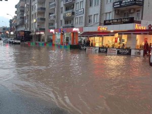 Kadirli’de Şiddetli Yağmur Su Taşkınlarına Neden Oldu