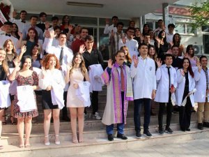 Mskü’nün İlk Diş Hekimi Adayları Beyaz Önlük Giydi