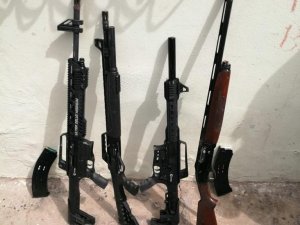 İ̇zmir’de Bir Evin Bahçesinde 4 Av Tüfeği Ele Geçirildi