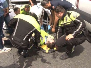 Şişli’de Dur İhtarına Uymayan Şüpheli, Araçla Polise Çarpıp Kaçtı