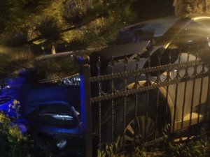 Kastamonu’da Otomobil Park Halindeki Ağaca Çarptı: 1 Ölü, 3 Yaralı