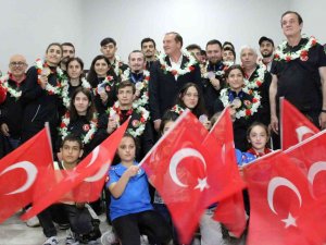 Avrupa Şampiyonu Olan Tekvando Milli Takımı Yurda Döndü