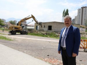 Melikgazi’de 600’ E Yakın Metruk Yapı Yıkıldı