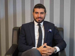 Op. Dr. Şen: “Doğumdan Hemen Sonra Annelik Estetiği Yaptırırken Zamanlamaya Dikkat Edilmeli”