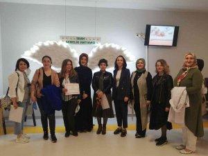 Bebek Dostu Sağlık Çalışanları Sertifikalarını Alıyor