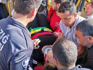 Elazığ’da Okul Servisi İle Pikap Çarpıştı: 4 Yaralı