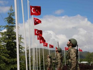 Bingöl’de 29 Yıl Önce Haince Şehit Edilen 33 Asker Törenle Anıldı