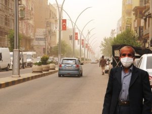 Toz Bulutu Cizre’yi Etkisi Altına Aldı