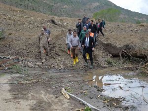 Erzurum’da Heyelan Nedeniyle 10 Ev Boşaltıldı, Mezarlar Tahrip Oldu