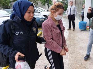 Annesini Bıçaklayan Kadını Bıçakladı