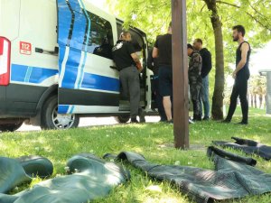 Denizin Ortasında Kaçacak Delik Aradılar