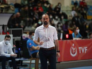 Bursa Büyükşehir Belediyespor’da Başantrenör Cemal Bora Şensoy’la Sözleşme Yenilendi