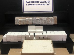 Edremit’te Binlerce Kaçak Makaron Ele Geçirildi