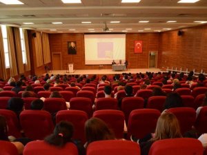 Barü’de “Gençlik Ve Sosyal Medya” Söyleşisi Gerçekleştirildi