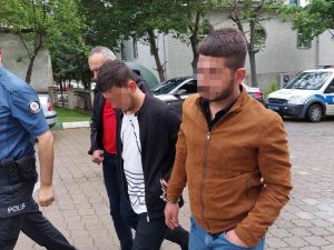 Bıçaklı Kavgada 2 Kişiyi Yaralayanlar Yakalandı