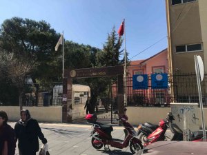 Manisa’da 38 Öğrenci Gıda Zehirlenmesi Şüphesiyle Hastaneye Kaldırıldı