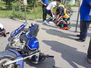 Tıra Yandan Çarpan Motosiklet Sürücüsü Yaralandı