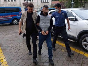 Kız Meselesi Tartışmasında Bir Kişiyi Bıçaklayan Genç Tutuklandı