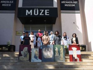 Müzenin Göz Kamaştıran Eserlerini Tuvale Yansıttılar