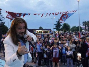 Bordo Mavili Taraftarlar Hem Şampiyonluğu Kutladı Hem De Kan Verdi