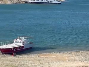 Pertek’te Fırtına Feribotu Sürükledi