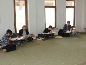 Tarihi Medresede 160 Yıldır Alim Yetiştiriliyor