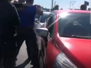 Bursa’da Trafikte ’Sinyal Verme’ Kavgası Kameralarda