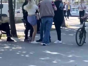 Fotoğrafını Çeken Şahsa Önce Tükürdü Sonra Dövdü