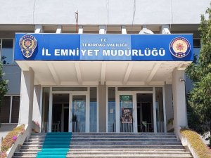 Chp’li Deniz Baykal Ve Mhp’li Eski Yöneticilere Ait Müstehcen Görüntülerin Dağıtılmasına İlişkin 2 Polis Tutuklandı