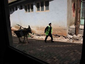 Dar Sokaklardaki Çöpler ’Kadrolu Eşeklere’ Emanet