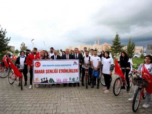 Prof. Dr. Karabulut Sporcu Öğrencilerle Bir Araya Geldi